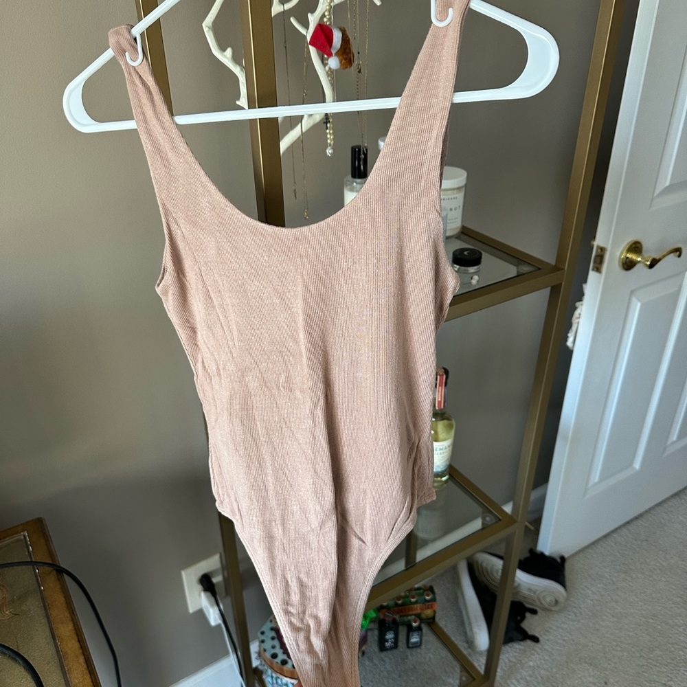 Aritzia babaton Cotton onesie